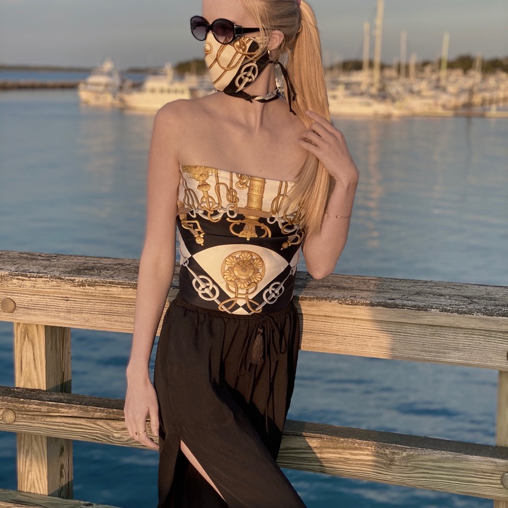 “Cliquetis” Luxury Face Mask Handcrafted With French Designer Silk Twill Scarf